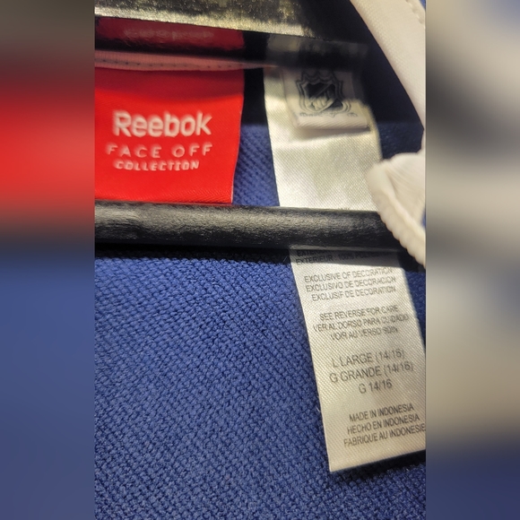 BNWT Toronto Maple Leafs Zipped Sweater - Picture 5 of 10